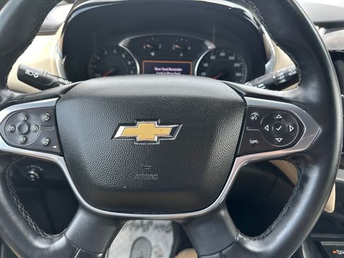 Used 2023 Chevrolet Traverse LT w/ Rear Camera Mirror Package AWD/4WD image 26