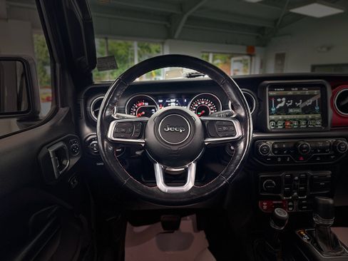 Used 2021 Jeep Gladiator Rubicon AWD/4WD image 16