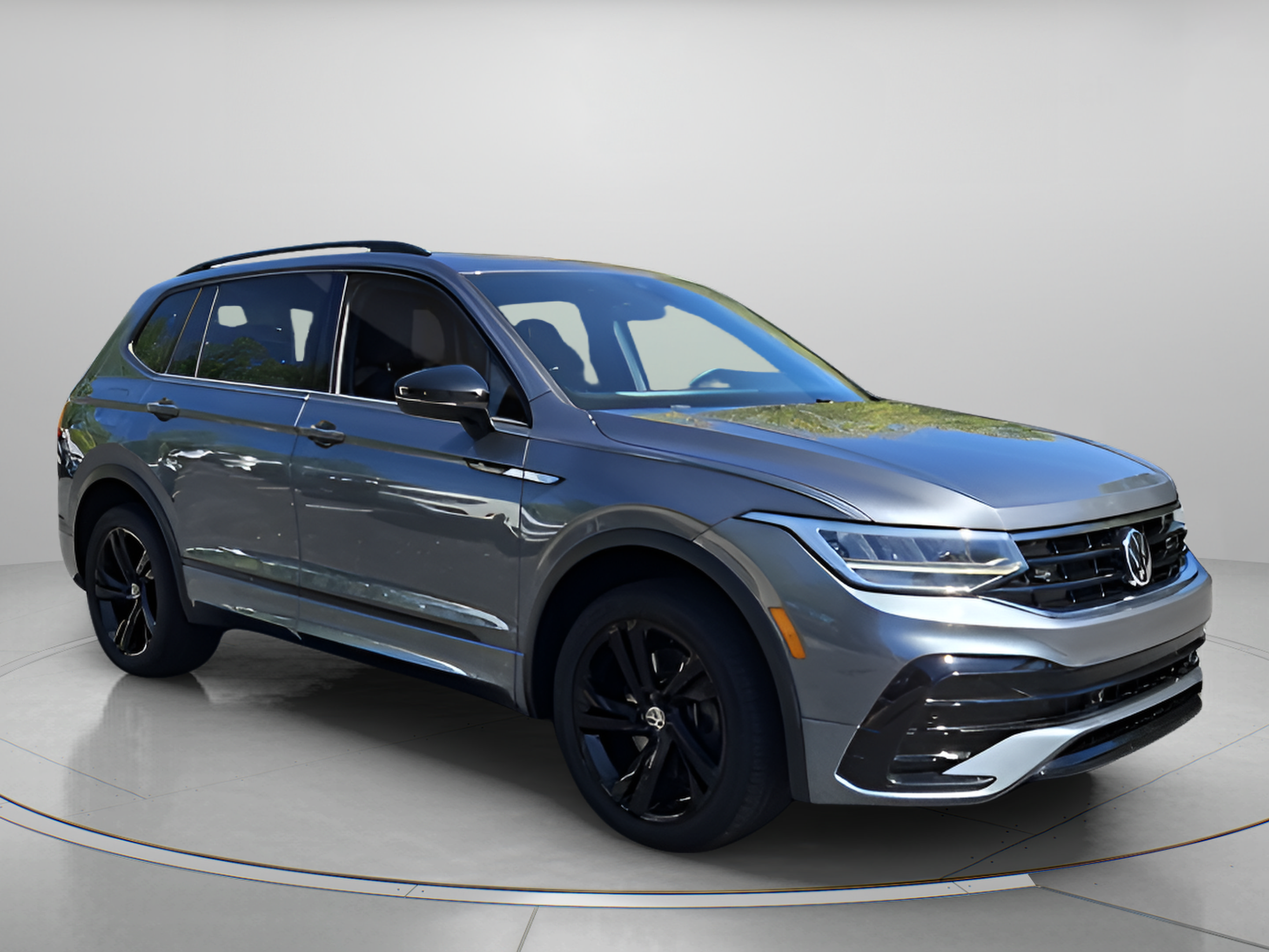 Used 2023 Volkswagen Tiguan SE R-Line FWD image 7