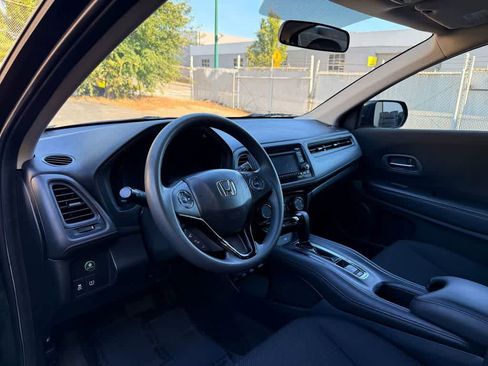 Used 2016 Honda HR-V LX image 2