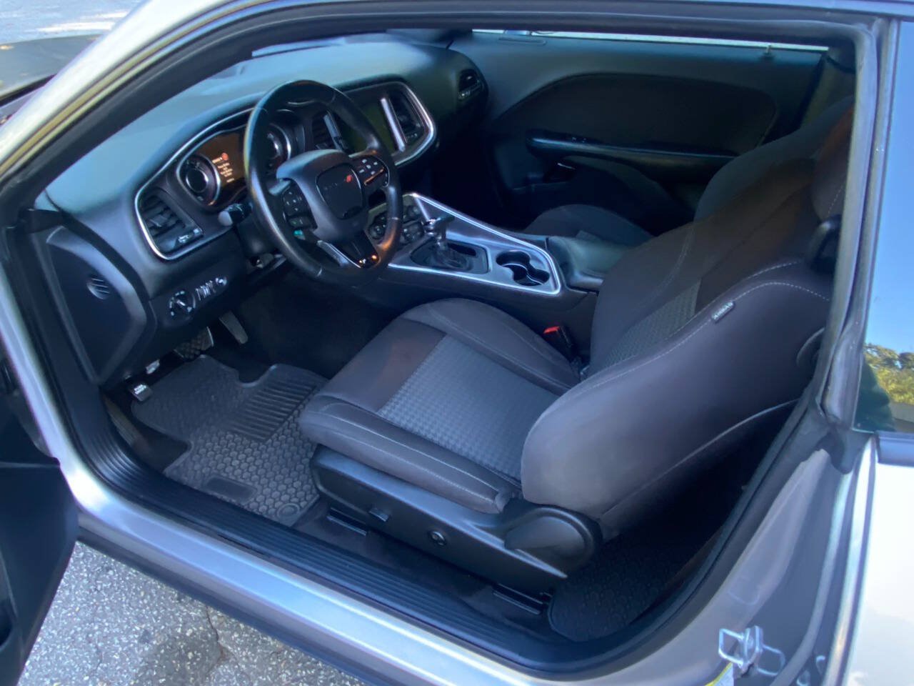 Used 2015 Dodge Challenger R/T w/ Quick Order Package 28B R/T RWD image 11