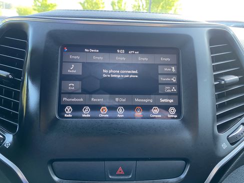 Used 2020 Jeep Cherokee Latitude FWD image 25