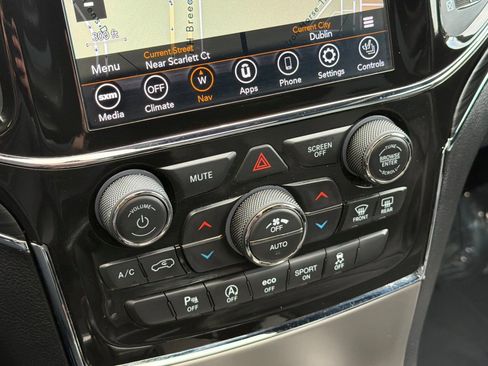 Used 2021 Jeep Grand Cherokee Limited w/ Luxury Group II image 22