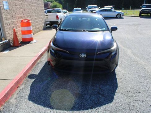 Used 2023 Toyota Corolla LE FWD image 2