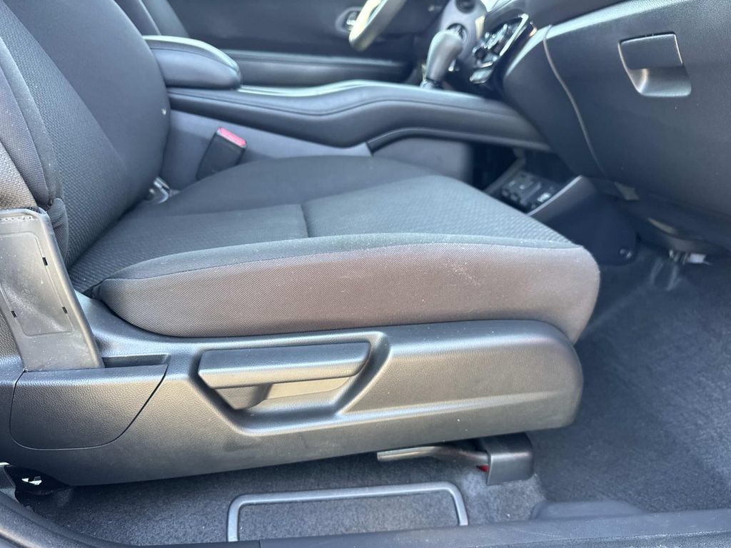 Used 2017 Honda HR-V LX image 13