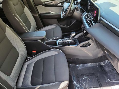 Used 2024 Chevrolet TrailBlazer LT w/ LT Cold Weather Package image 18