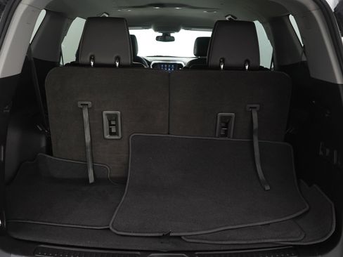 Used 2023 GMC Acadia SLT w/ Elevation Edition image 10