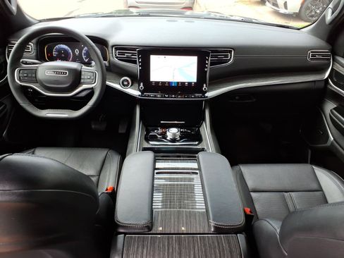 Used 2022 Jeep Wagoneer Series II AWD/4WD image 11