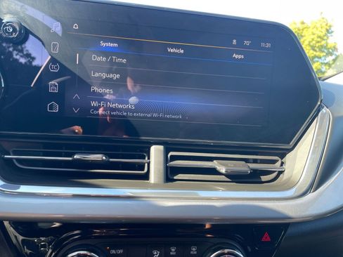 Used 2025 Chevrolet Trax LT image 21