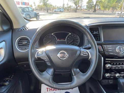 Used 2018 Nissan Pathfinder SV FWD image 17