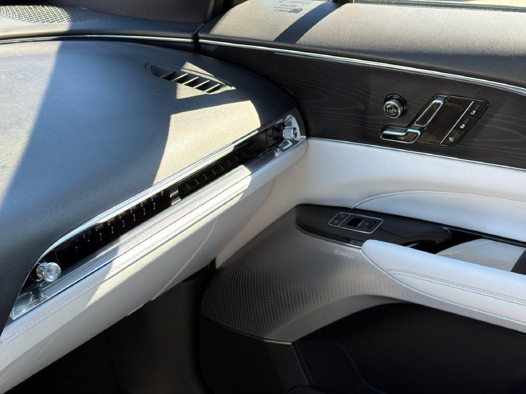 Used 2024 Cadillac Lyriq Luxury AWD/4WD image 33