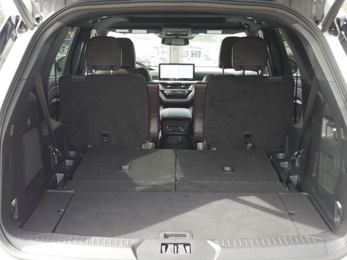 Certified 2025 Ford Explorer Platinum w/ Ultimate Package image 32