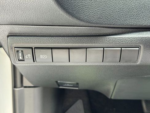 Used 2024 Toyota Corolla SE w/ SE Premium Package FWD image 17