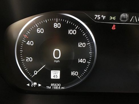 Used 2020 Volvo XC90 T5 Momentum w/ Protection Package Premier FWD image 23