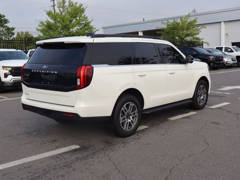 Used 2025 Ford Expedition Active RWD image 21