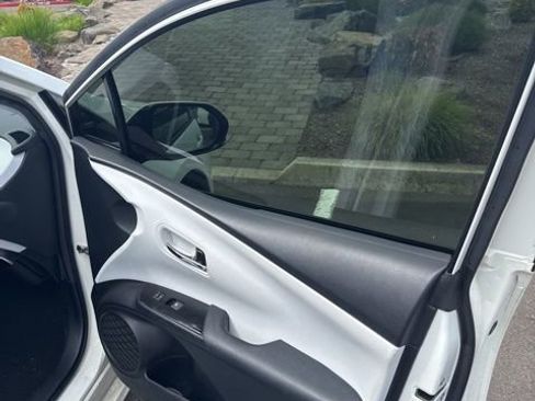 Used 2017 Toyota Prius Three w/ Advanced Technology Package FWD image 4
