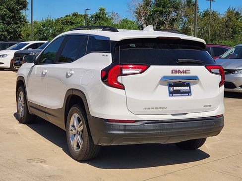 Used 2023 GMC Terrain SLE w/ Driver Convenience Package AWD/4WD image 7