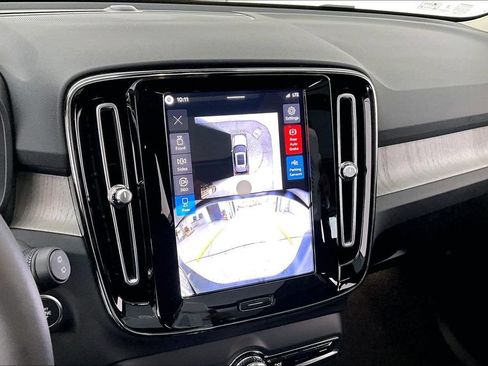 New 2026 Volvo XC40 B5 Plus w/ Climate Package AWD/4WD image 19