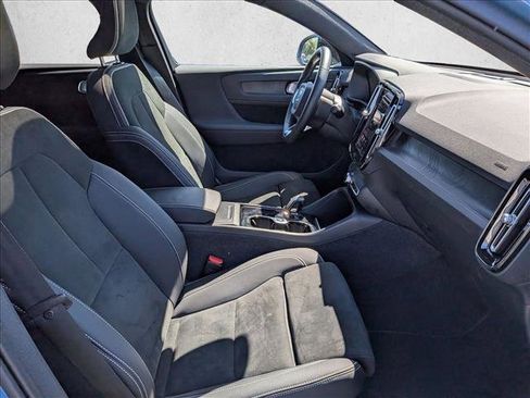 Used 2023 Volvo C40 P8 Recharge Ultimate image 21