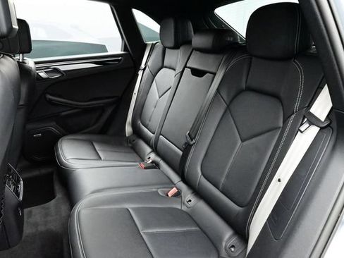 Certified 2025 Porsche Macan AWD/4WD image 14