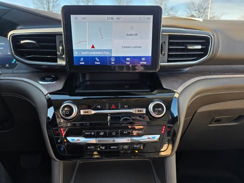 Certified 2023 Ford Explorer Platinum w/ Equipment Group 601A image 13