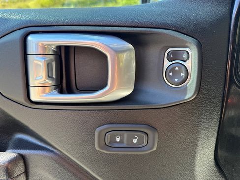 Used 2021 Jeep Wrangler Willys image 12