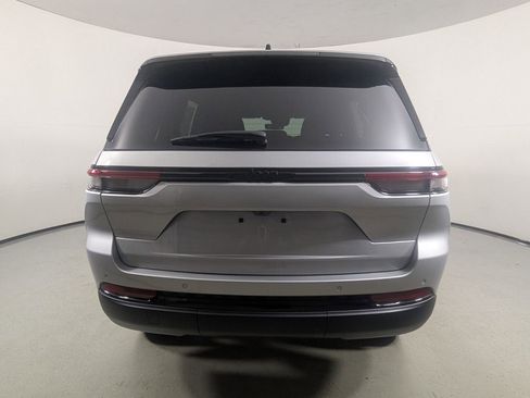 New 2025 Jeep Grand Cherokee Altitude image 7