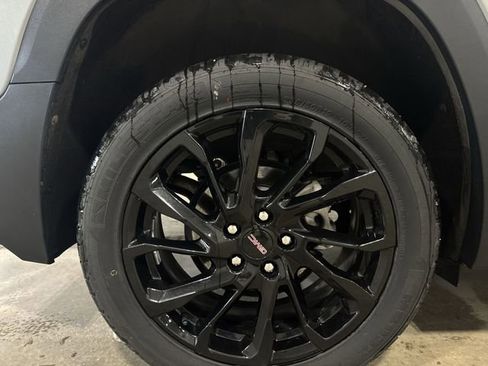 Used 2024 GMC Terrain SLE w/ Driver Convenience Package image 26