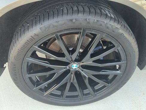 Used 2024 BMW X5 xDrive40i w/ M Sport Package AWD/4WD image 9