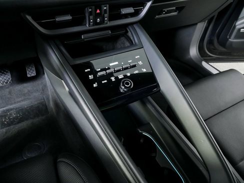 Used 2025 Porsche Macan Electric image 18