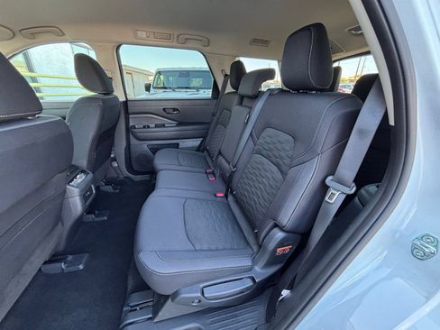 Used 2025 Nissan Pathfinder SV AWD/4WD image 35