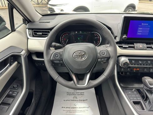 Certified 2023 Toyota RAV4 XLE Premium AWD/4WD image 31