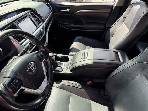 Used 2019 Toyota Highlander Limited image 9