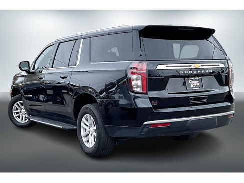 Used 2024 Chevrolet Suburban LS image 4