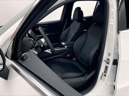 Used 2024 Mercedes-Benz GLC 300 image 21