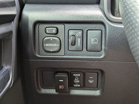 Used 2022 Toyota 4Runner TRD Off-Road AWD/4WD image 26