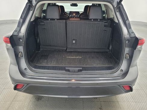 Used 2020 Toyota Highlander Limited image 29