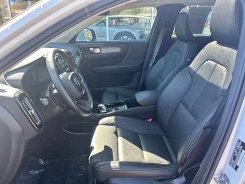 Certified 2025 Volvo XC40 B5 Plus AWD/4WD image 21