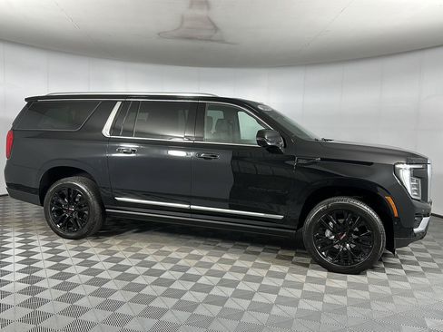 Used 2026 GMC Yukon XL Denali w/ Sun & Power Step Package AWD/4WD image 36