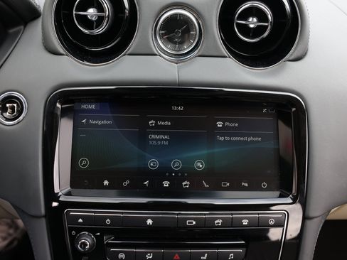 Used 2019 Jaguar XJ R-Sport RWD image 37
