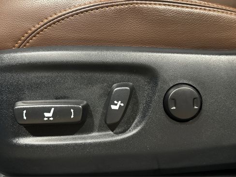 Used 2023 Toyota 4Runner Limited image 19