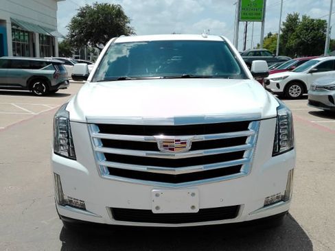 Used 2020 Cadillac Escalade ESV Luxury AWD/4WD image 2