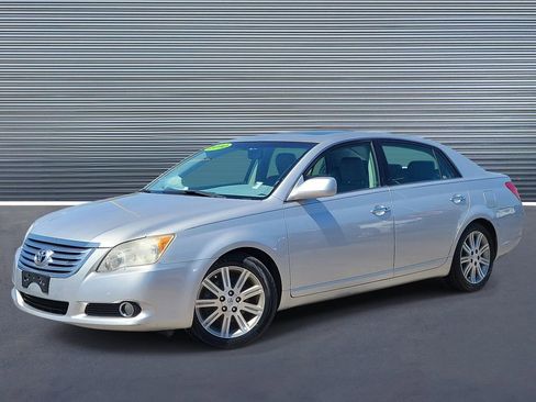 Used 2010 Toyota Avalon Limited image 1