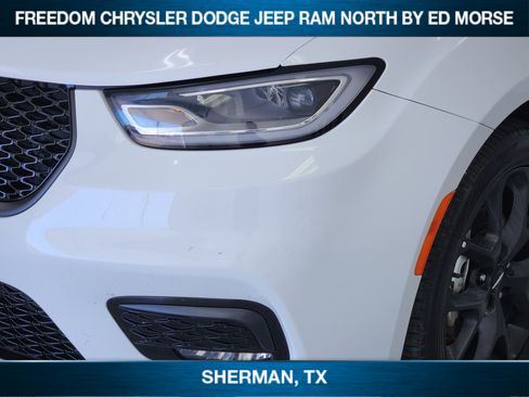 Used 2025 Chrysler Pacifica Limited FWD image 5