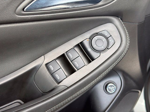 Used 2023 Buick Encore GX Select w/ Sport Touring Package FWD image 12