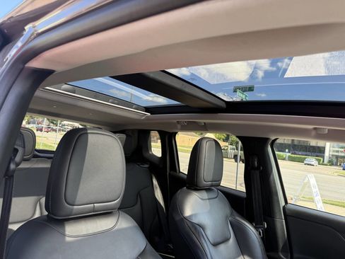 Used 2020 Jeep Renegade Limited w/ Safety and Security Group image 10