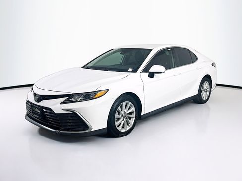 Used 2023 Toyota Camry LE image 3