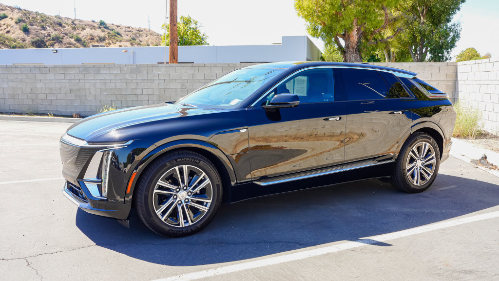Certified 2024 Cadillac Lyriq Luxury RWD image 3