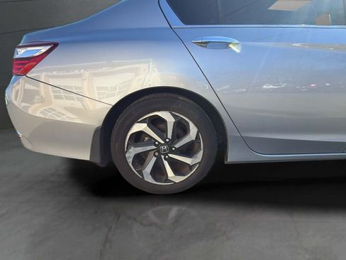 Used 2017 Honda Accord EX image 31