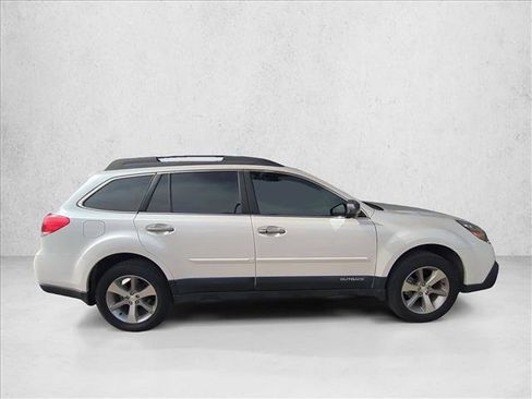 Used 2013 Subaru Outback 2.5i Limited w/ Special Appearance Pkg image 4